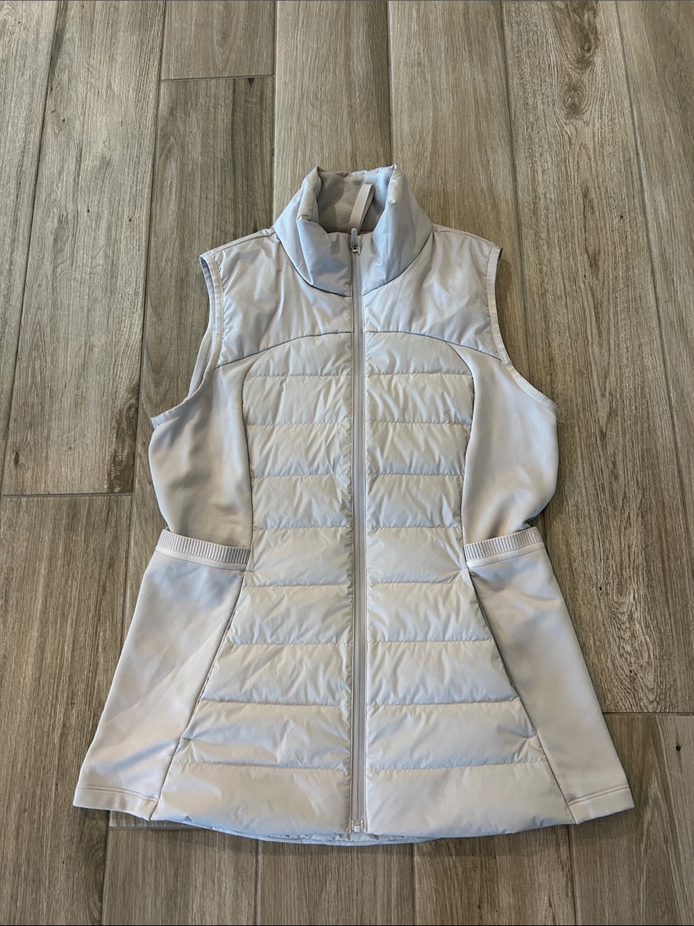 Lululemon Light Gray Quilted Sleeveless Puffer Vest
